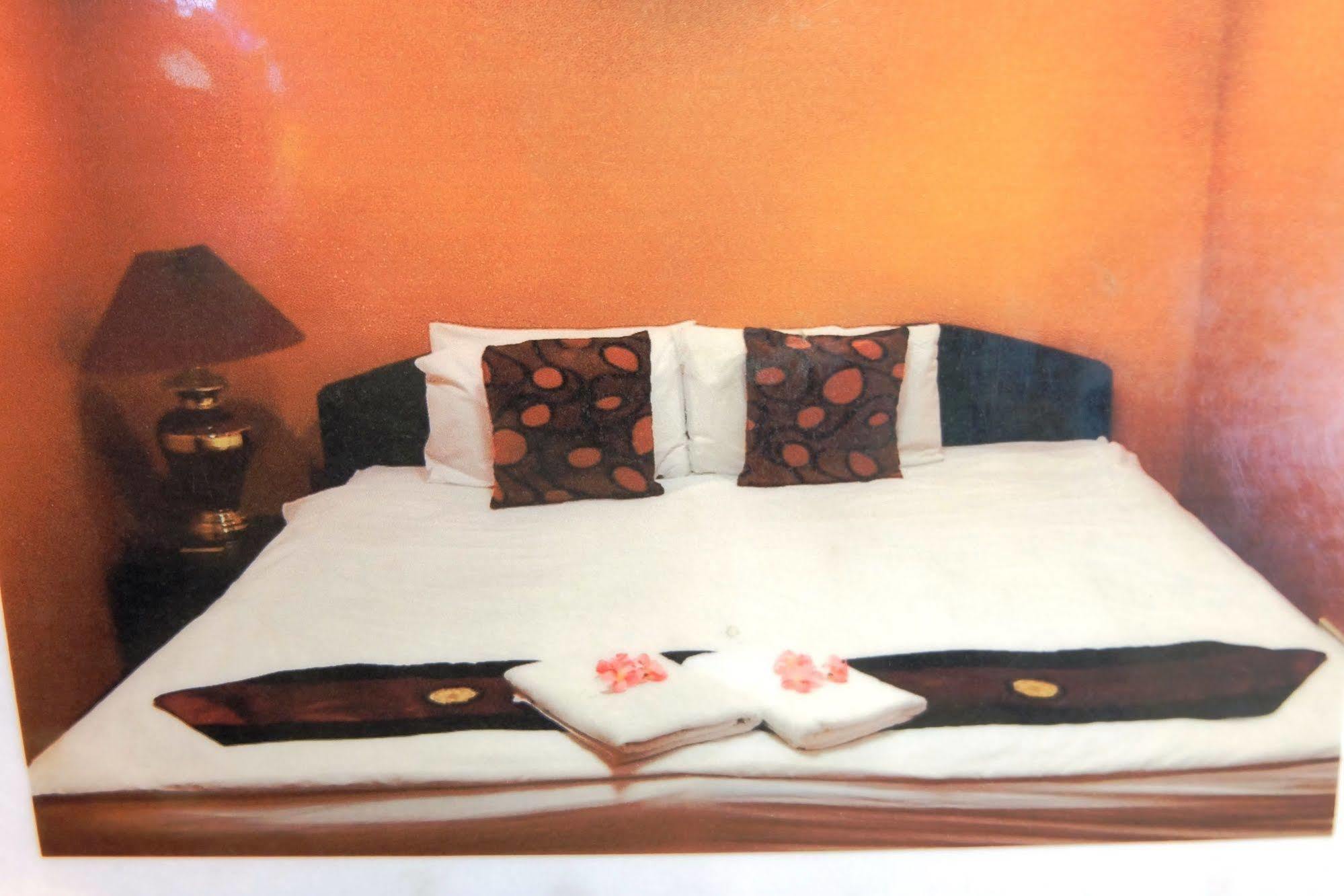 China Guest Inn Bangkok Exterior photo